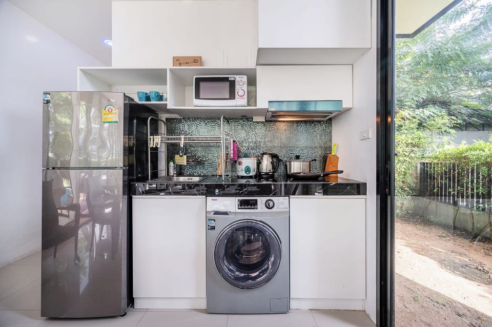 House, 3 Bedrooms, Private Pool, Park View | Private kitchenette
