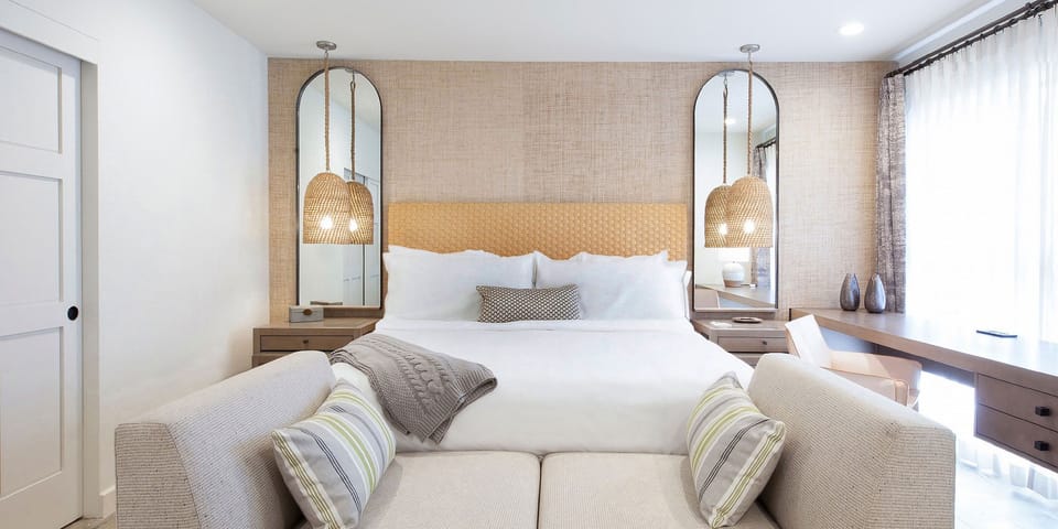 Luxury Suite, Multiple Beds | Premium bedding, desk, laptop workspace, alarm clocks