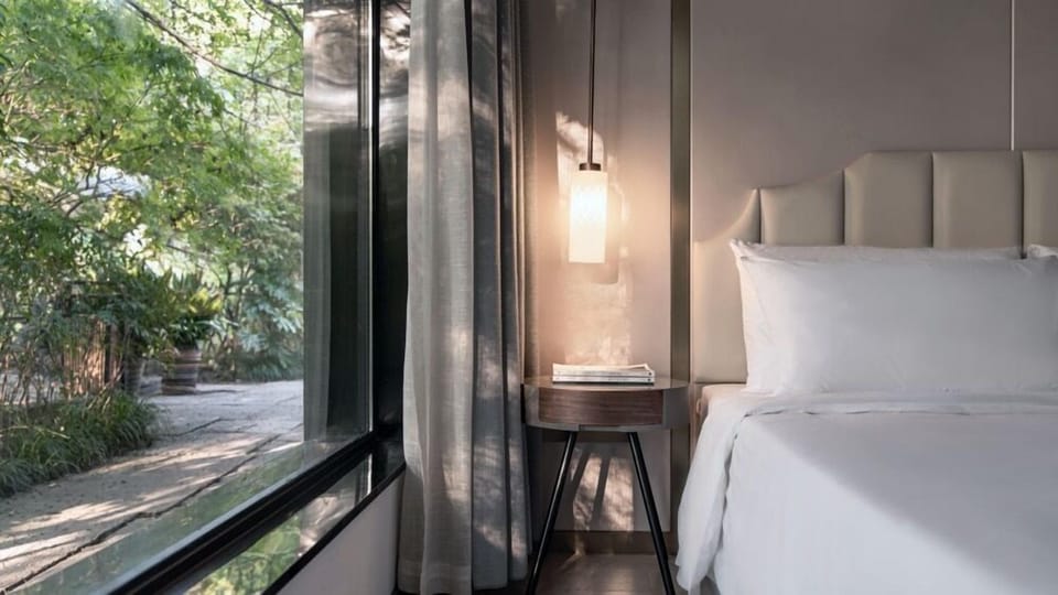 Signature Single Room | Soundproofing, free WiFi, bed sheets