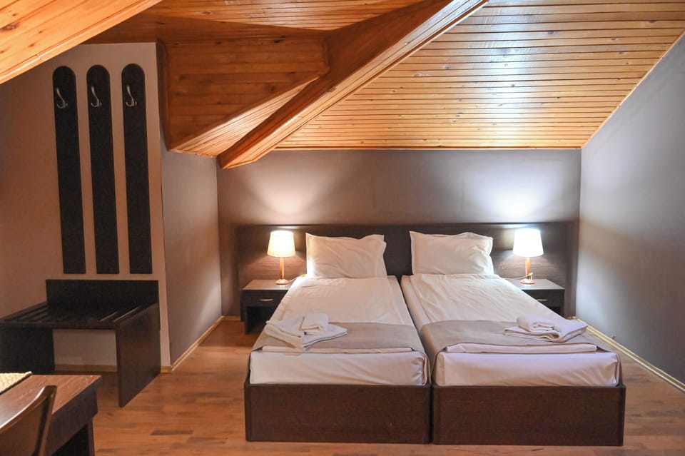 Triple Room | Desk, laptop workspace, soundproofing, free WiFi
