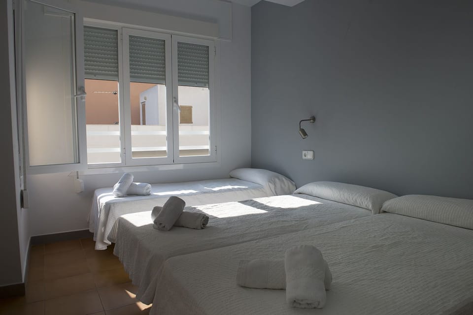 Triple Room, Shared Bathroom | WiFi (free), bed sheets