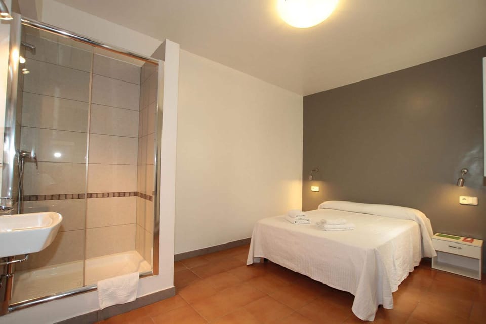 WiFi (free), bed sheets