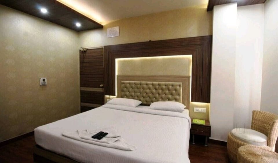 Deluxe Double Room, City View | Down comforters, free WiFi, bed sheets