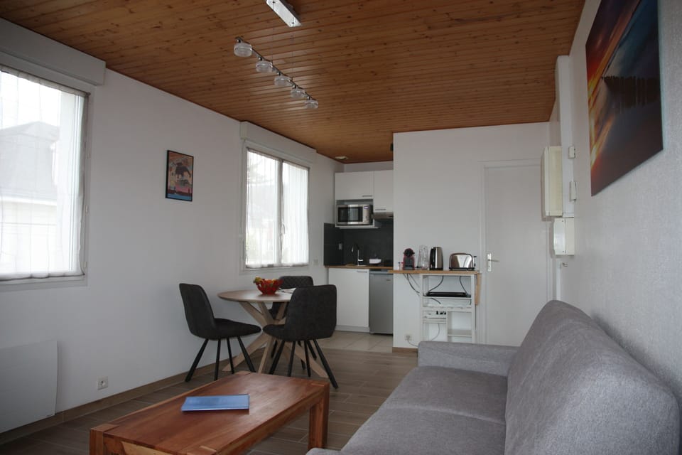 Comfort Apartment, 1 Bedroom, Non Smoking, Kitchenette | Dining room