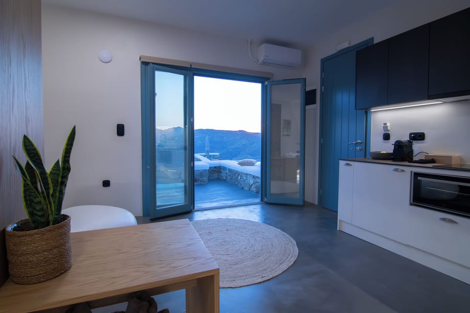 Deluxe Suite, Balcony, Sea View | Private kitchen | Fridge, oven, stovetop, espresso maker