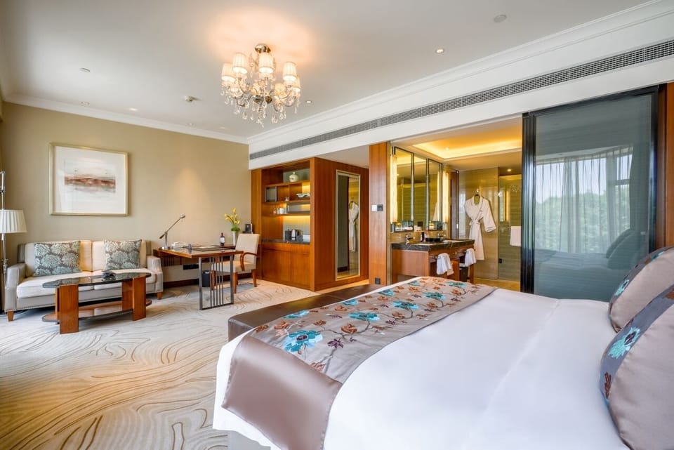 Junior Suite, 1 King Bed | 1 bedroom, premium bedding, down comforters, minibar