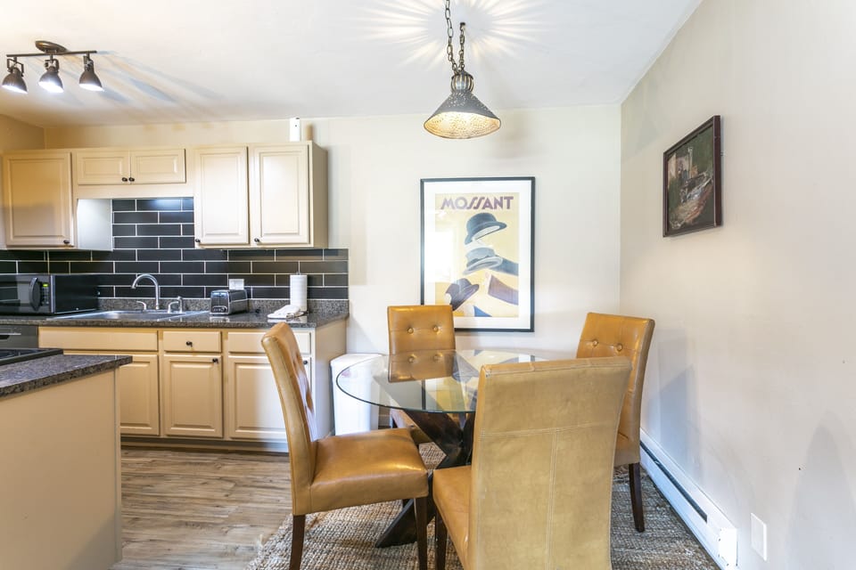 Condo, 2 Bedrooms | Dining