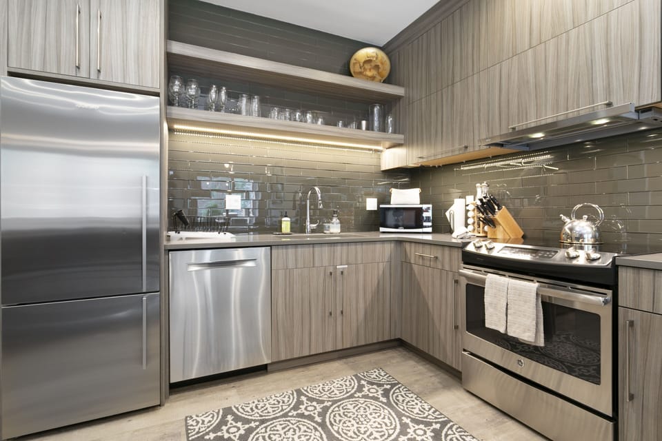 Condo, 1 Bedroom | Private kitchen | Fridge, oven, coffee/tea maker, toaster