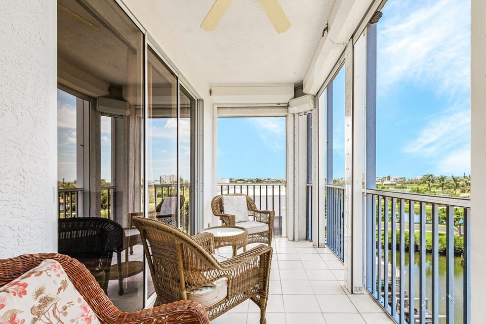 Condo, 2 Bedrooms | Property grounds