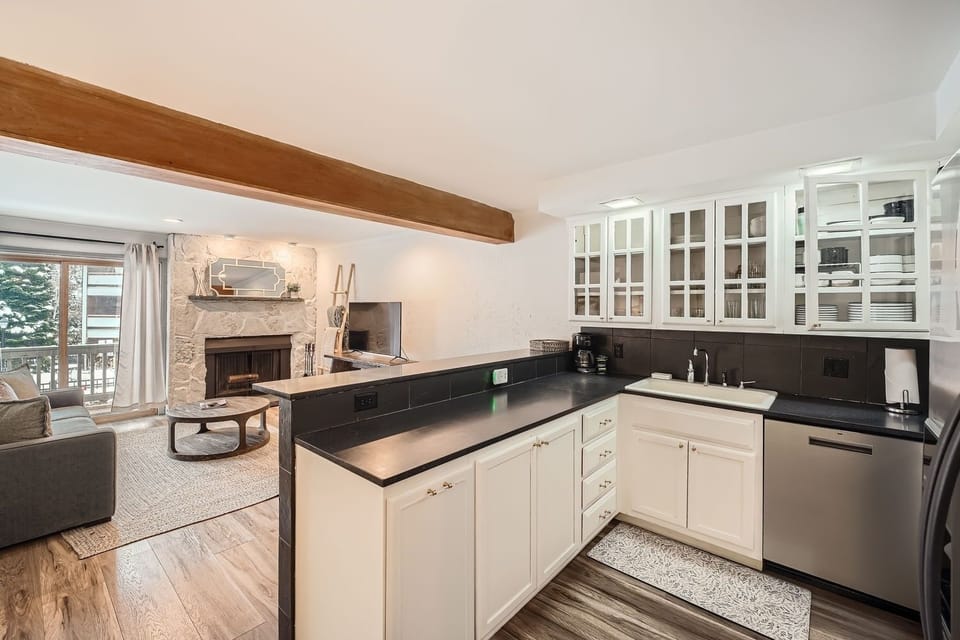 Condo, 2 Bedrooms | Interior