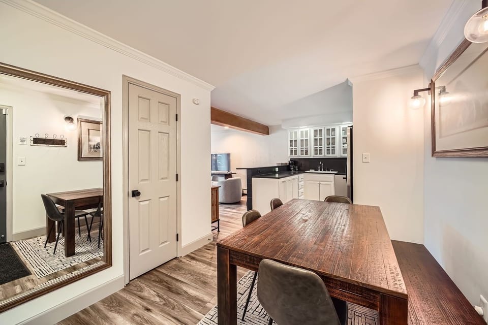Condo, 2 Bedrooms | Dining