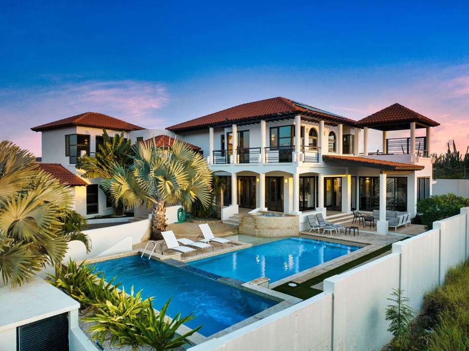Villa (5 Bedrooms) | Front of property