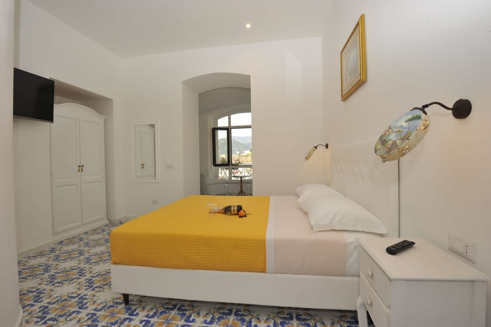 Deluxe Double Room, Sea View (Sogno) | Minibar, in-room safe, desk, soundproofing