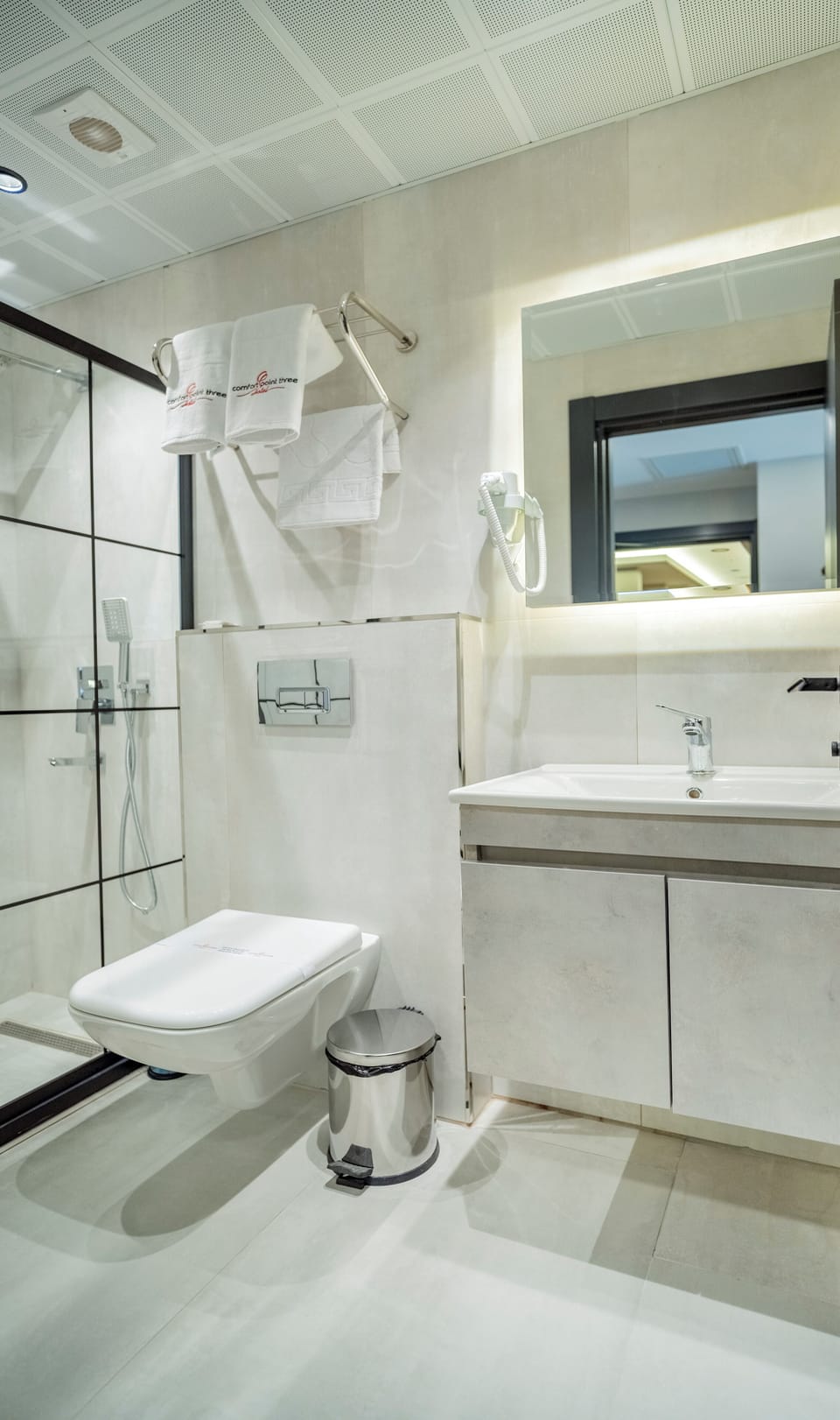 Superior Twin Room, City View | Bathroom | Shower, hair dryer, slippers, towels