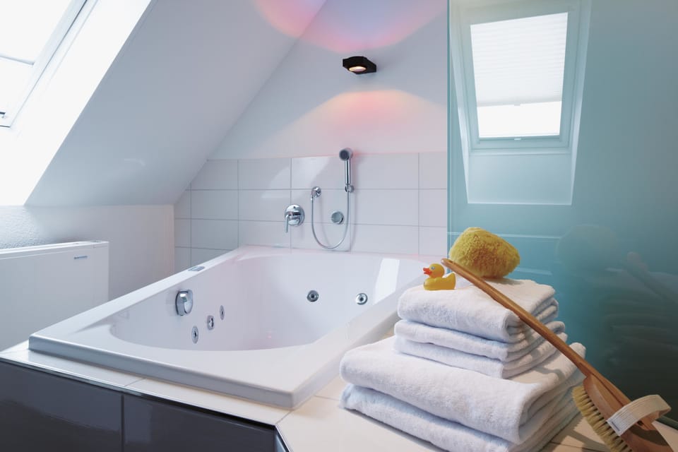 Standard Room, 1 King Bed | Bathroom | Designer toiletries, hair dryer, towels, soap