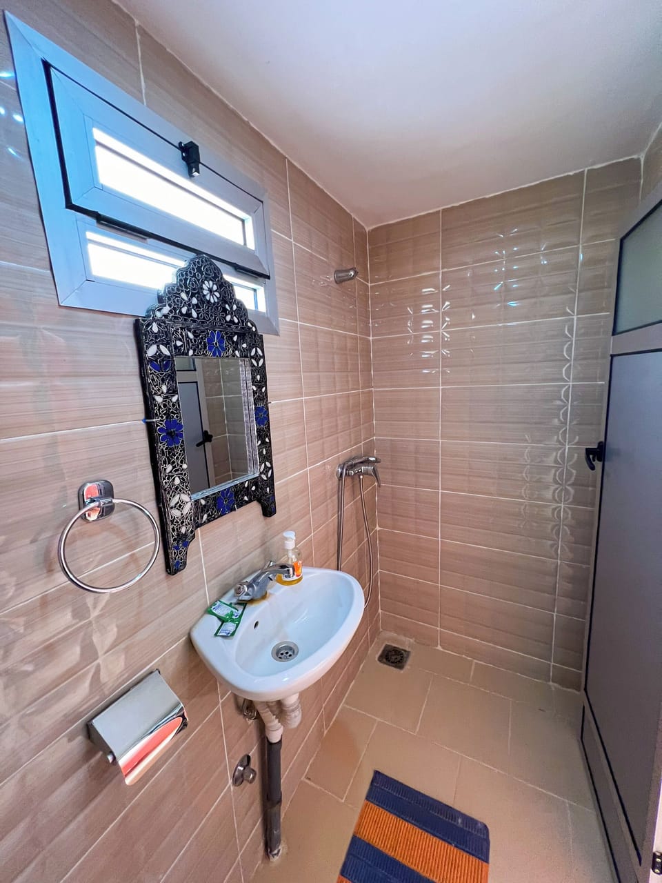 Triple Room, Private Bathroom | Bathroom | Shower, hair dryer, towels