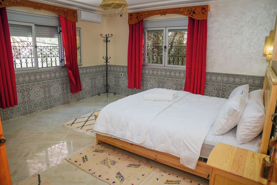 Double or Twin Room, Private Bathroom | Blackout drapes, WiFi (free)