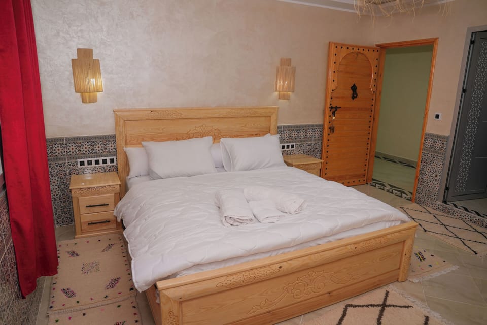 Double or Twin Room, Private Bathroom | Blackout drapes, WiFi (free)