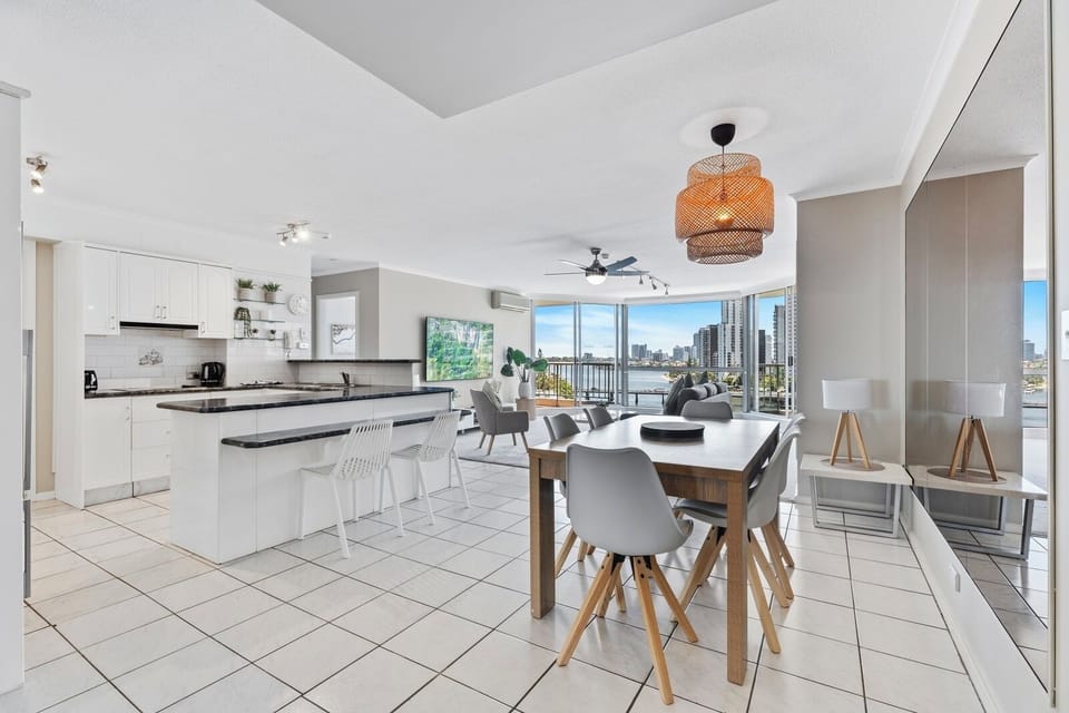 Apartment, Canal View | In-room dining