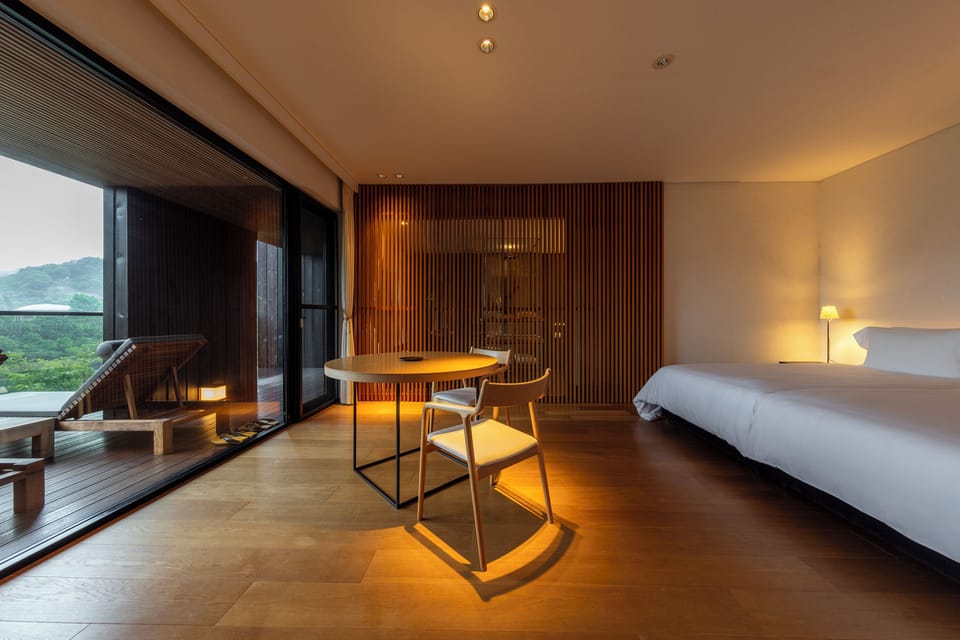 MORI SUITE | Minibar, in-room safe, desk, laptop workspace