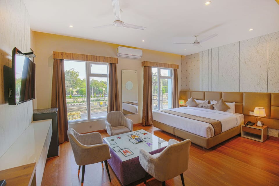 Family Room, 1 King Bed, City View | Premium bedding, desk, blackout drapes, cribs/infant beds