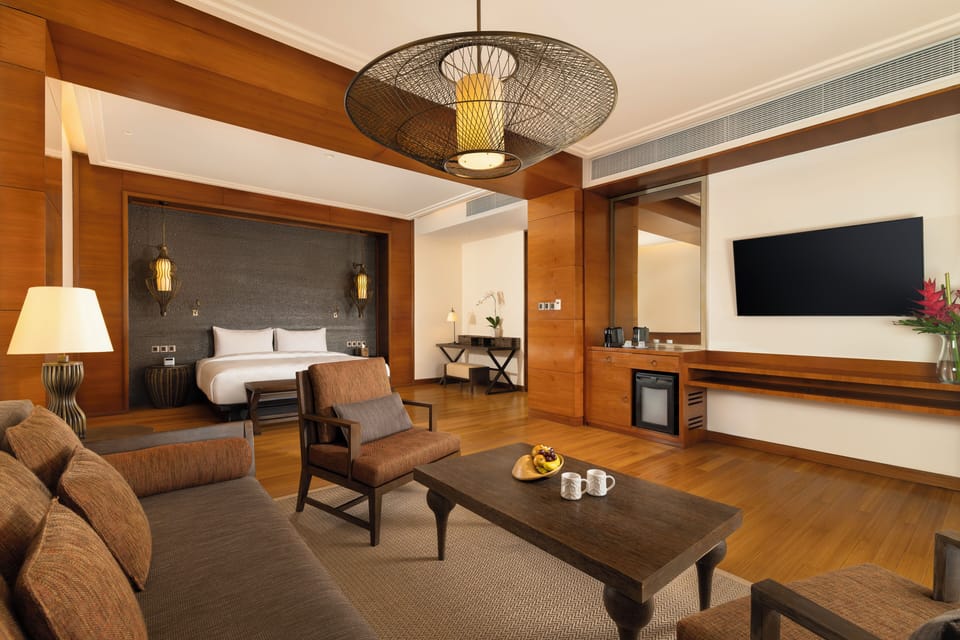 Suite, 1 Bedroom | In-room safe, desk, blackout drapes, soundproofing