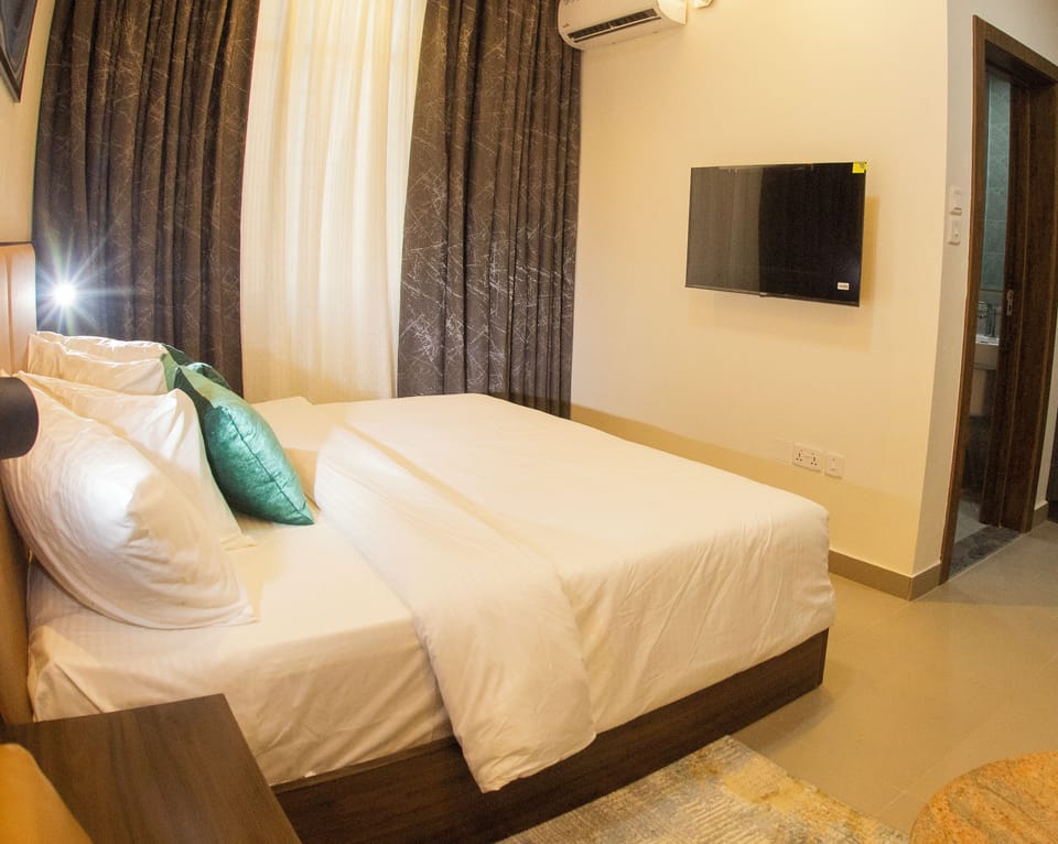 Standard Suite | 1 bedroom, desk, laptop workspace, free WiFi