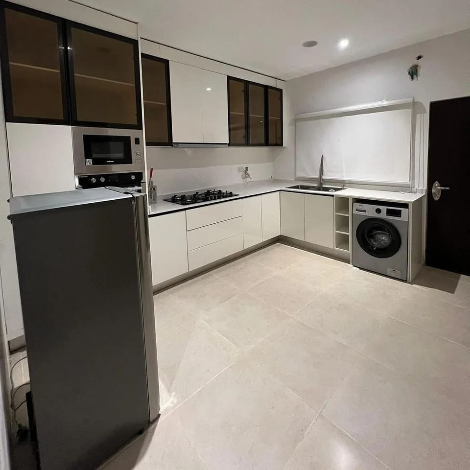 Economy Apartment, Balcony, City View | Private kitchen | Fridge, microwave, oven, stovetop