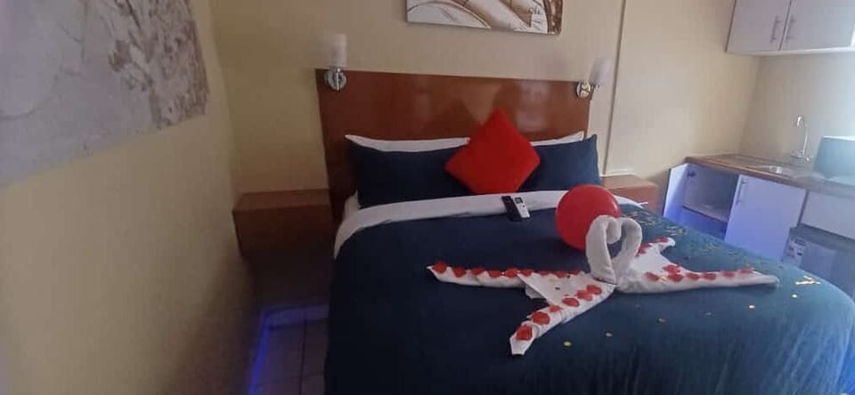 Studio, Non Smoking | Laptop workspace, iron/ironing board, free WiFi