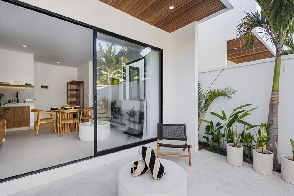 White Residence - Art & Boutique Suites Hotel in North Kuta