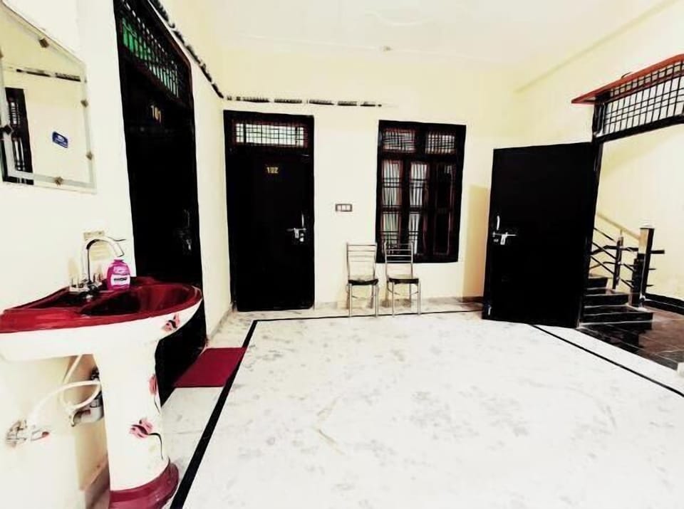 Deluxe Room | Living area