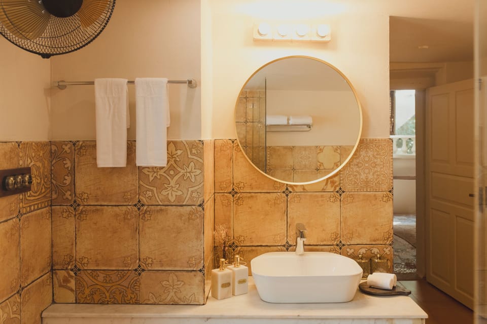 Shower, free toiletries, hair dryer, slippers