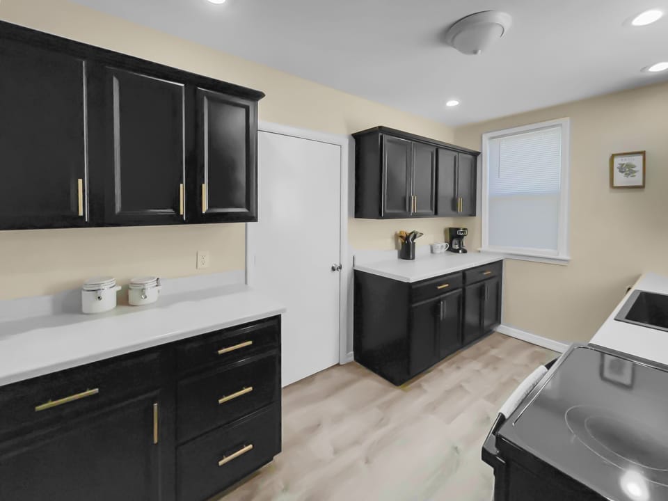 House, 5 Bedrooms | Private kitchen | Fridge, oven, coffee/tea maker, toaster