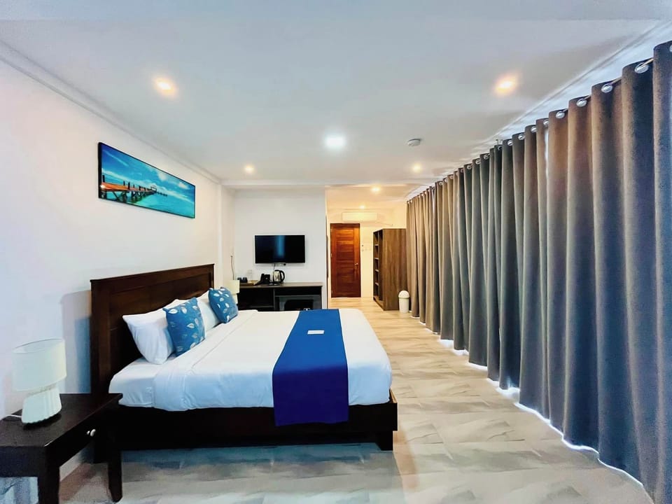 Junior Studio Suite, Beach View | Room amenity