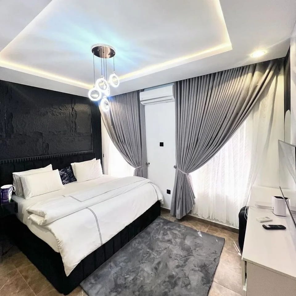 Economy Room, Balcony, City View | Desk, laptop workspace, iron/ironing board, free WiFi