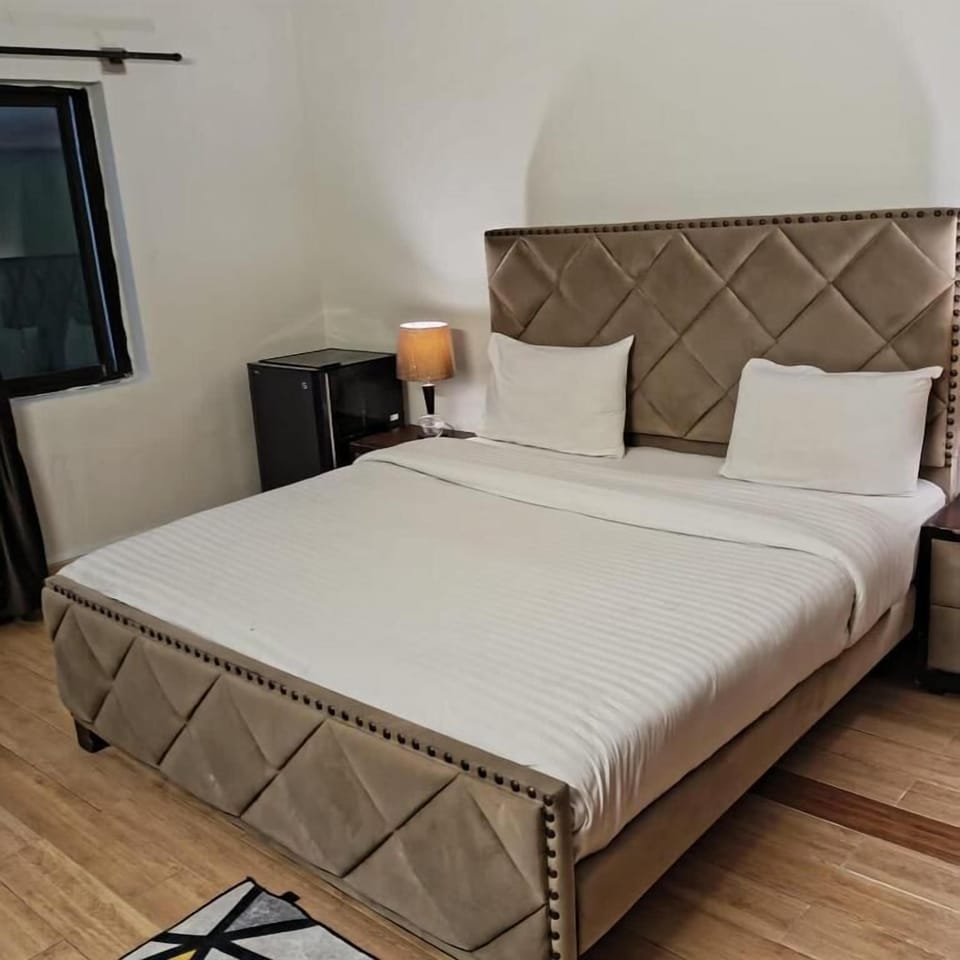 Basic Double Room, Courtyard View | Soundproofing, iron/ironing board, free WiFi