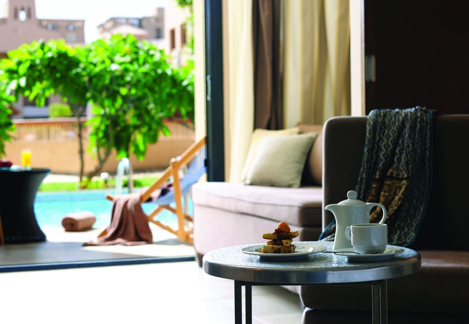 Family Room (Swim Up) | Minibar, in-room safe, desk, blackout drapes