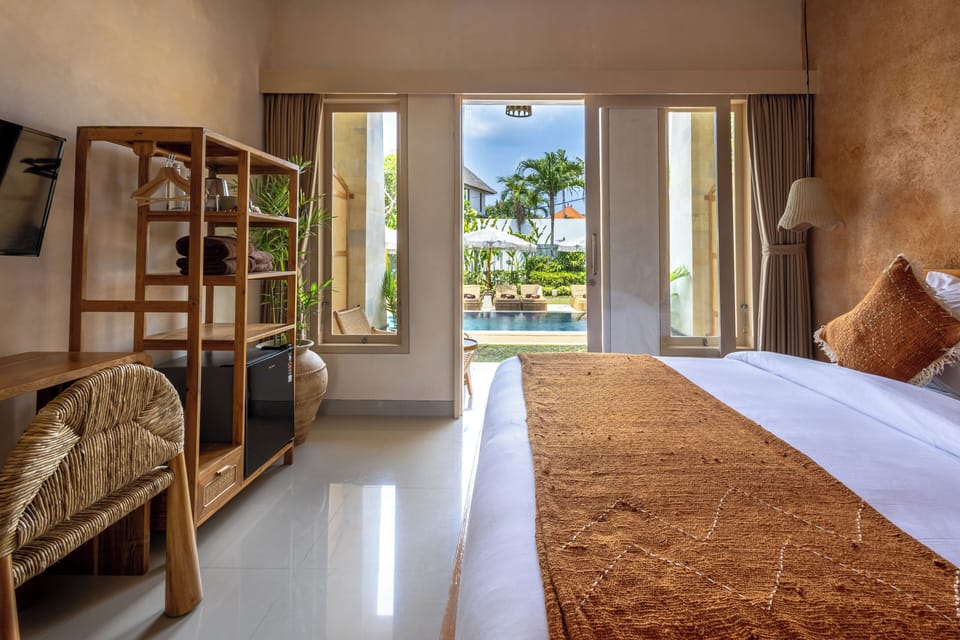 Double Room, Balcony, Pool View | Desk, soundproofing, free WiFi
