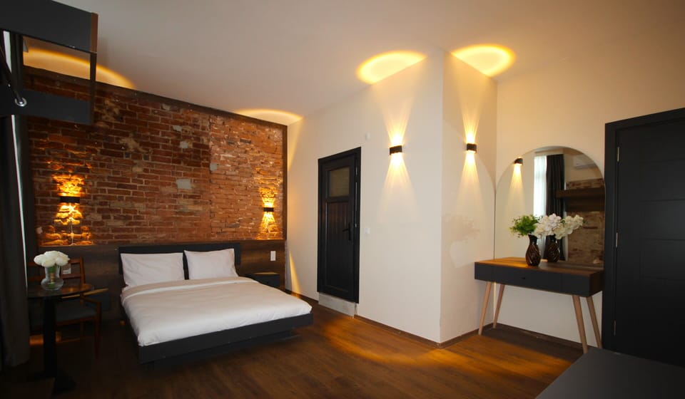 Premium bedding, minibar, in-room safe, soundproofing