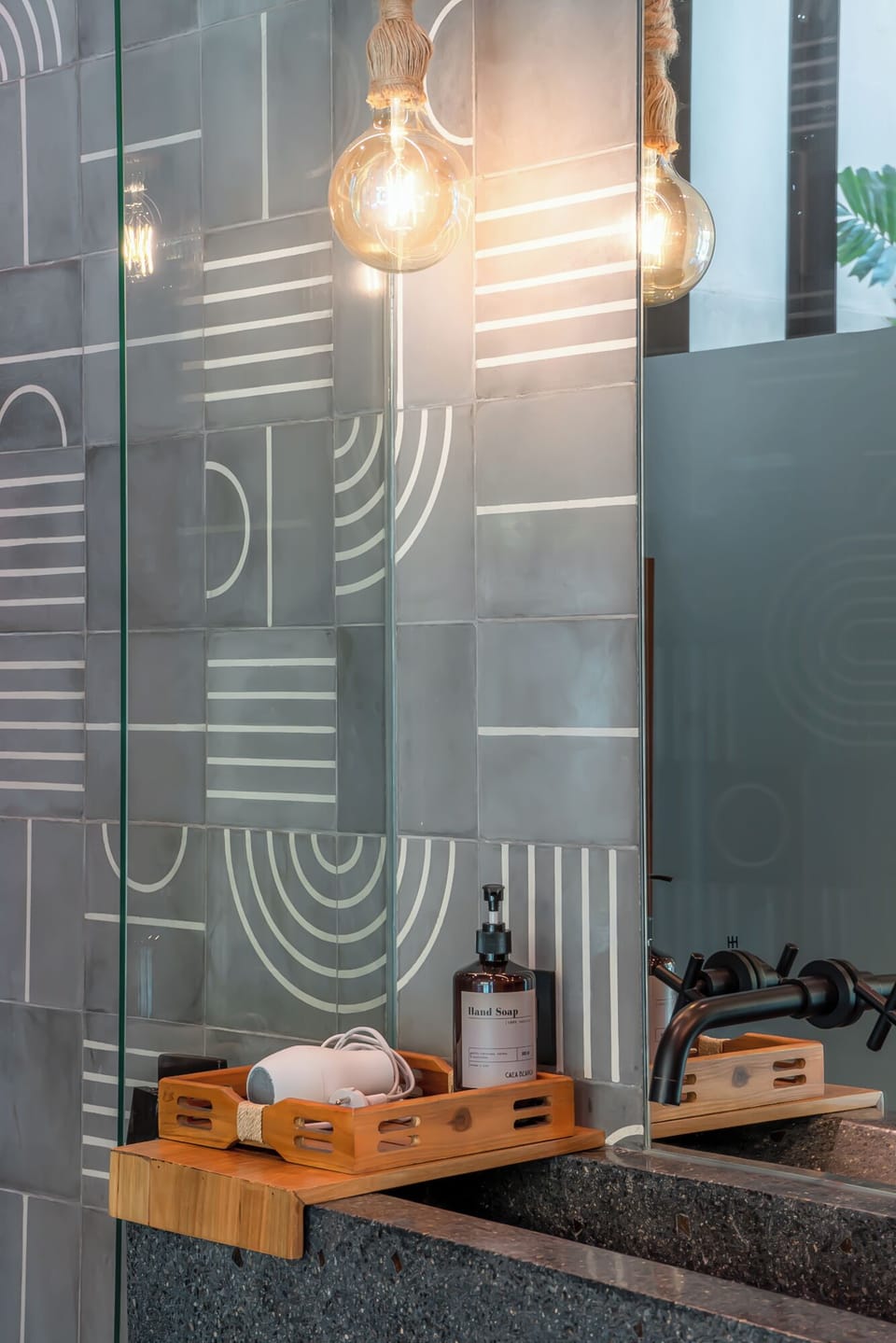 Deluxe Villa | Bathroom | Shower, free toiletries, hair dryer, towels