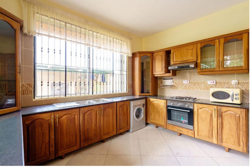 Deluxe Apartment, 2 Bedrooms, Garden View | Private kitchen | Fridge, microwave, oven, stovetop