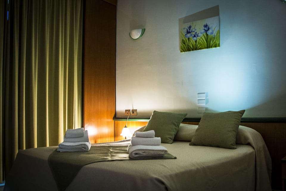 Select Comfort beds, minibar, in-room safe, desk