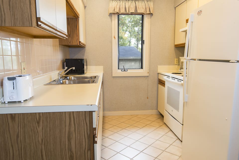 Cottage, 1 Bedroom | Private kitchen | Coffee/tea maker