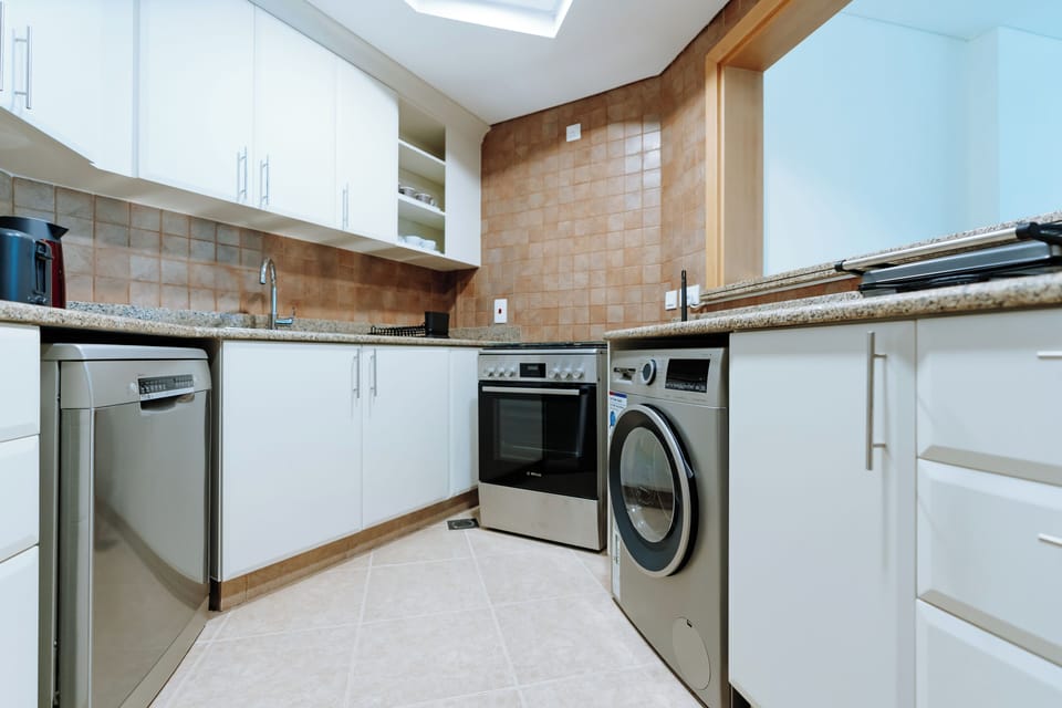 Deluxe Apartment, Balcony, Ocean View | Private kitchen | Electric kettle