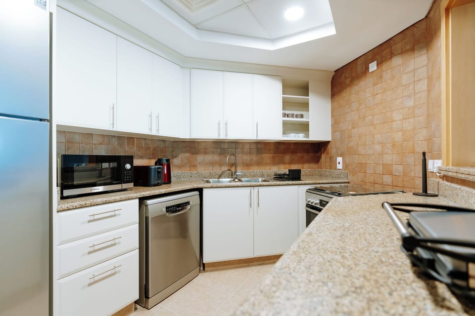 Deluxe Apartment, Balcony, Ocean View | Private kitchen | Electric kettle