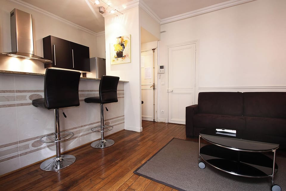 Classic Apartment | Living area | Flat-screen TV