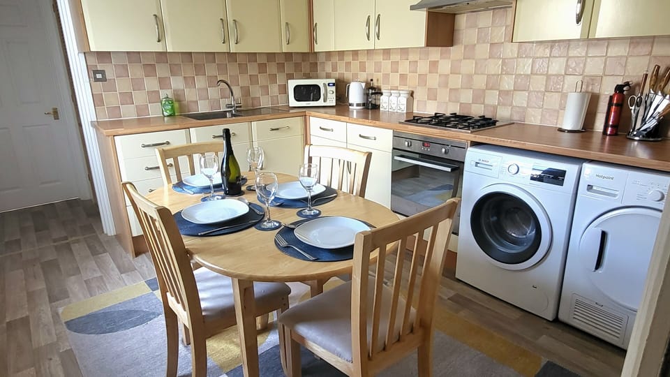 Family Apartment, 2 Bedrooms, Non Smoking, Kitchen | Private kitchen | Electric kettle, toaster, highchair