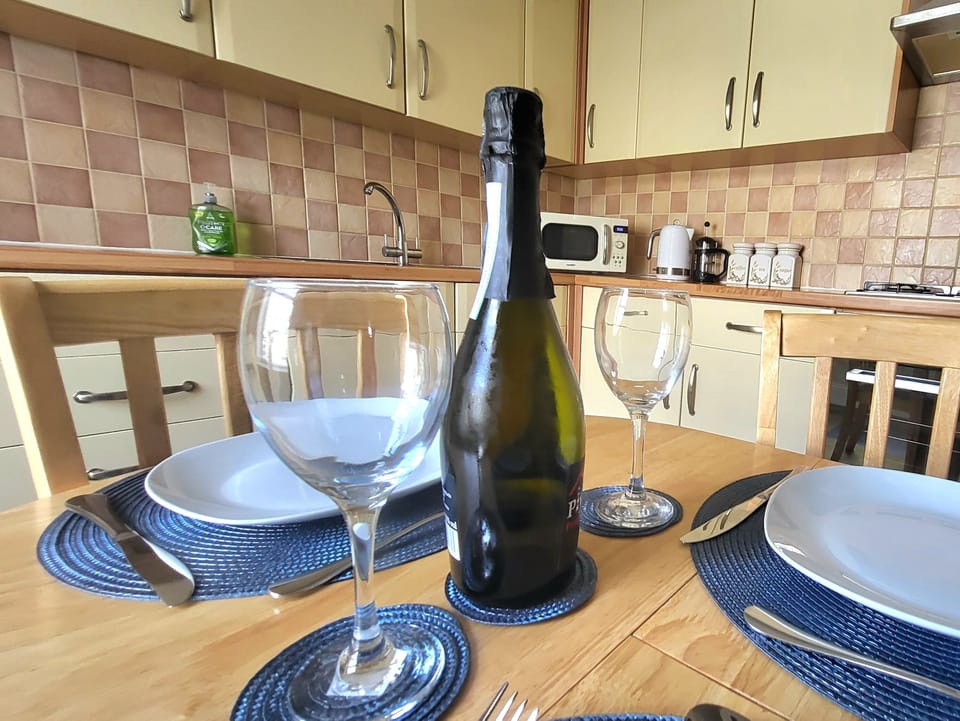 Family Apartment, 2 Bedrooms, Non Smoking, Kitchen | Private kitchen | Electric kettle, toaster, highchair