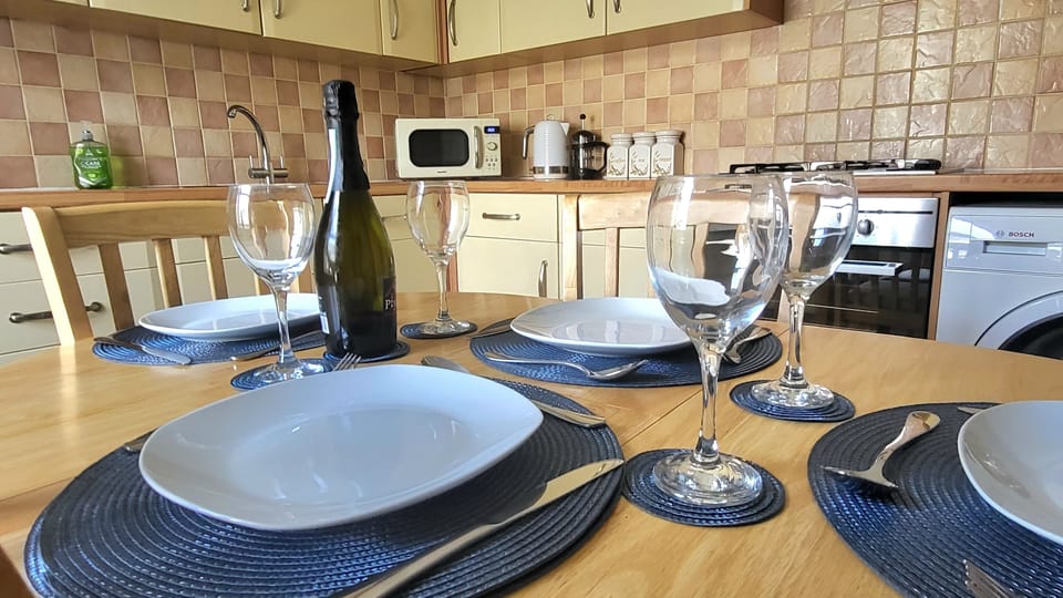 Family Apartment, 2 Bedrooms, Non Smoking, Kitchen | Private kitchen | Electric kettle, toaster, highchair