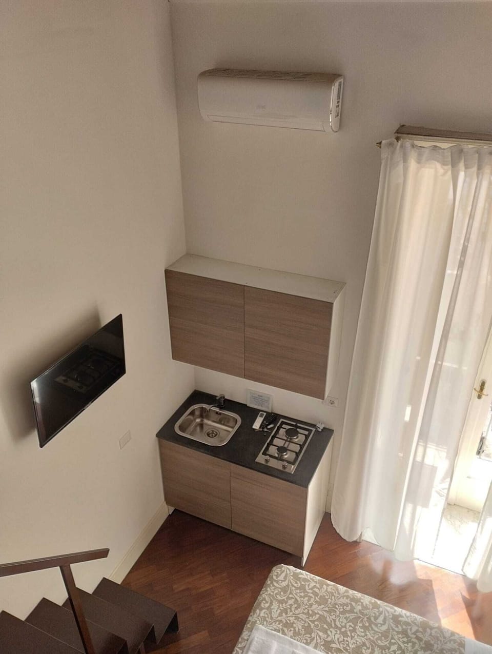 Classic Duplex, Balcony, City View | Iron/ironing board, free WiFi